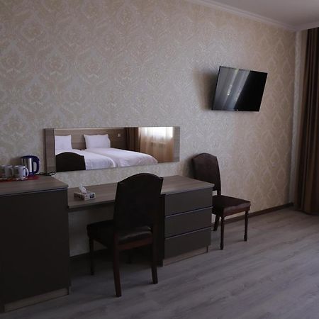 Lime Hotel & Restaurant Complex Gyumri ภายนอก รูปภาพ A room at the hotel